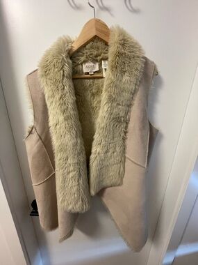 LOFT Cream Faux-Shearling Open Front Vest